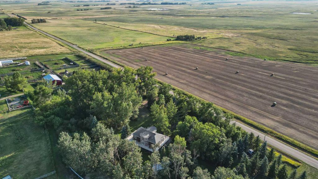 Photo of 261017 Range Road 244, Rural Wheatland County, AB T1P 0L1 (MLS # A2312433)