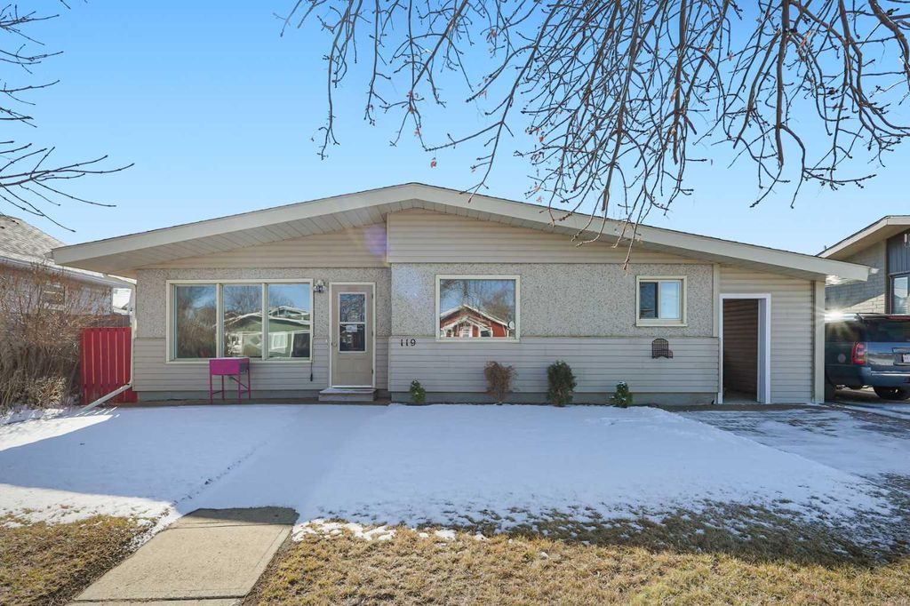 Photo of 119 8 Avenue E, Bow Island, AB T0K 0G0 (MLS # A2292305)