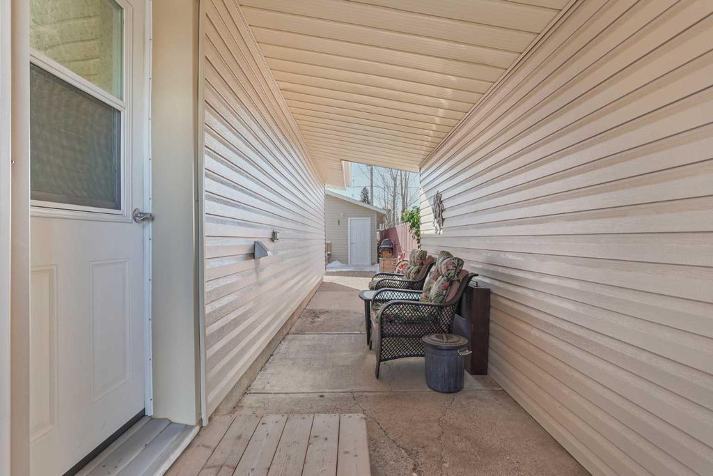 Photo of 119 8 Avenue E, Bow Island, AB T0K 0G0 (MLS # A2292305)