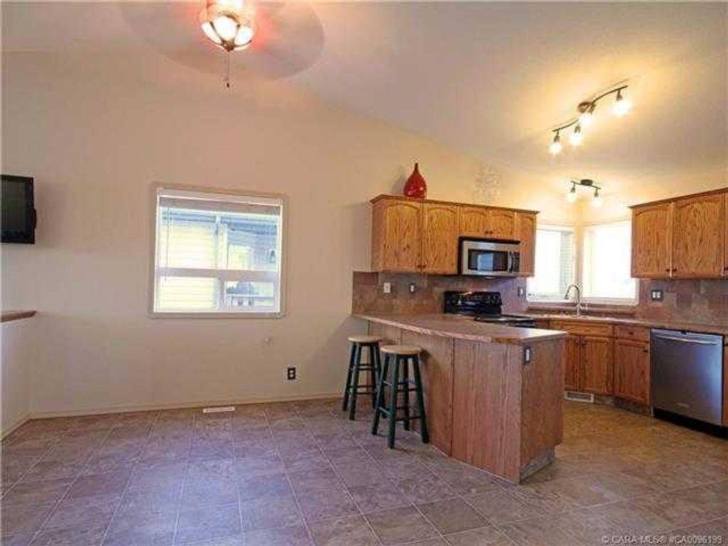 Photo of 4 Horne Close, Sylvan Lake, AB T4S 0C4 (MLS # A2328470)