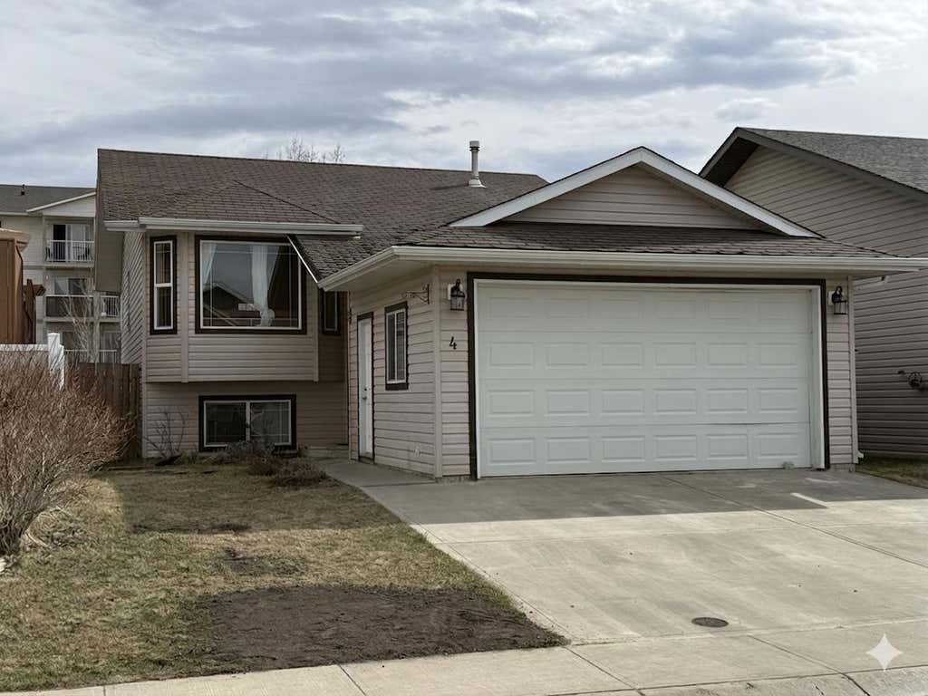 Photo of 4 Horne Close, Sylvan Lake, AB T4S 0C4 (MLS # A2328470)