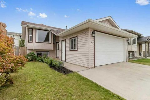 Photo of 4 Horne Close, Sylvan Lake, AB T4S 0C4 (MLS # A2328470)