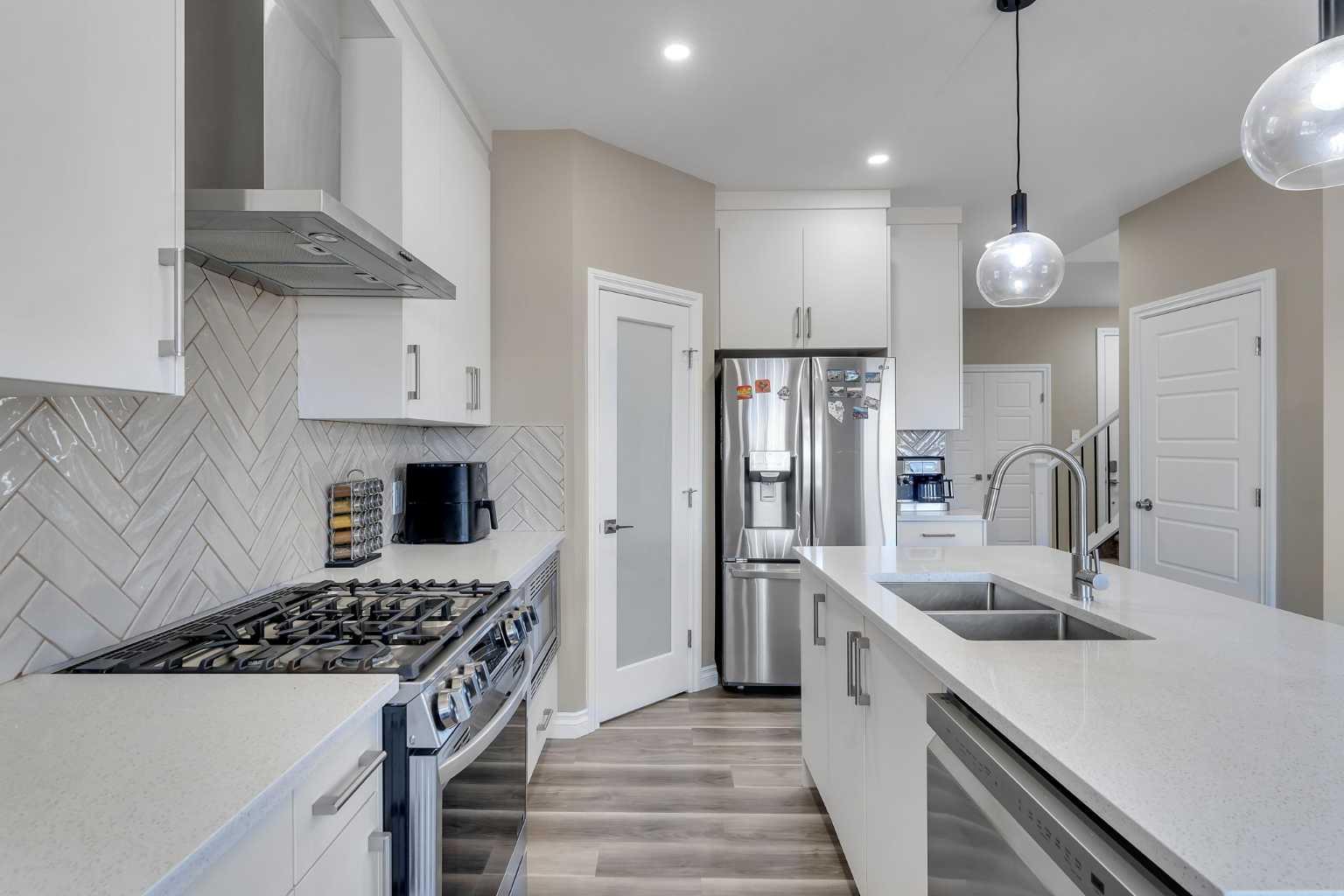 521 Corner Meadows Way NE