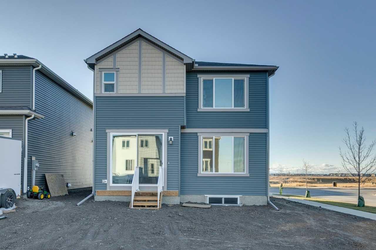 290 Hotchkiss Common SE