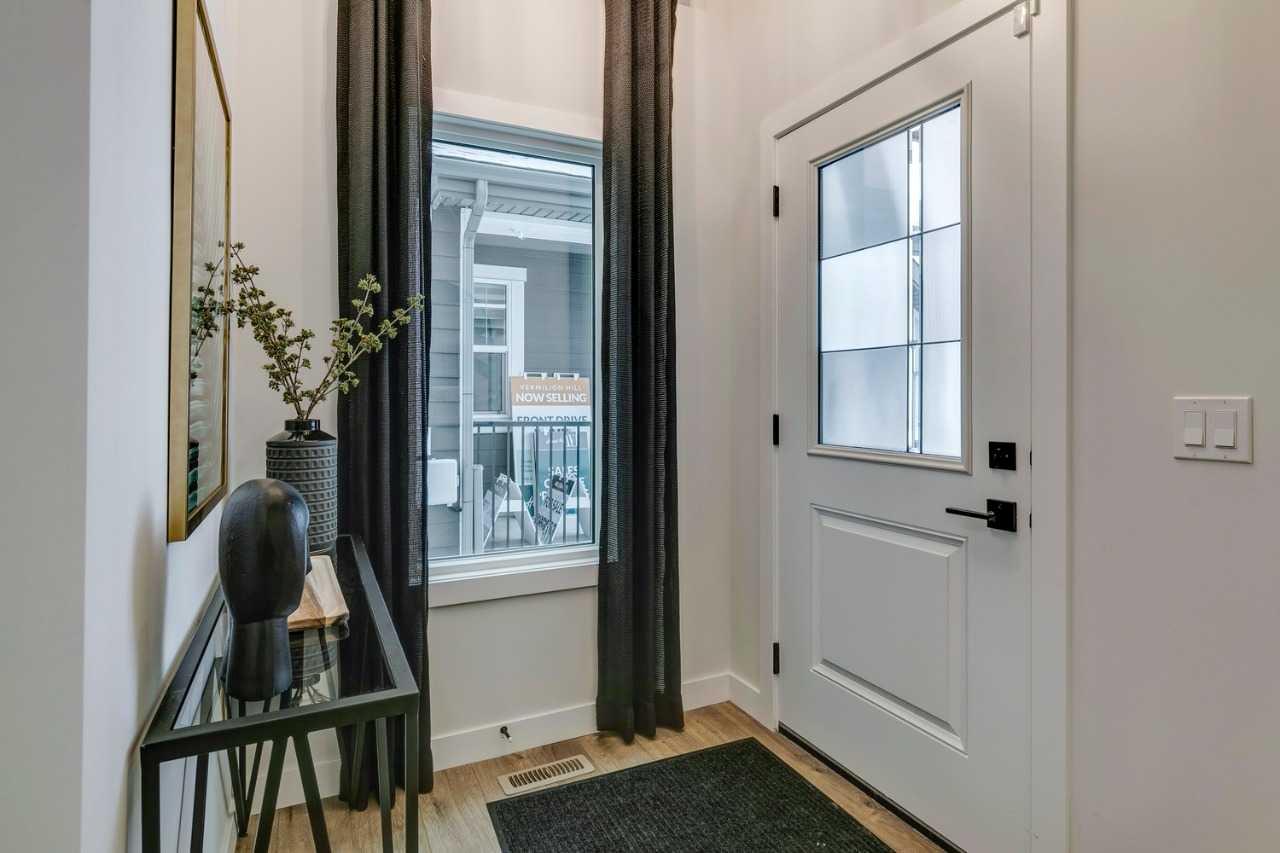 290 Hotchkiss Common SE