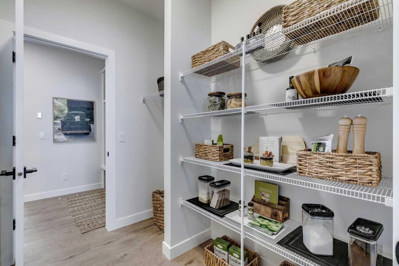 290 Hotchkiss Common SE