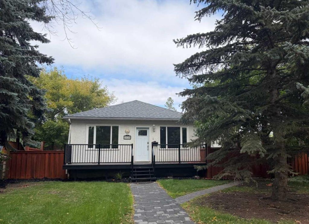 Photo of 10108 94 Avenue, Grande Prairie, AB T8V 0K8 (MLS # A2348752)