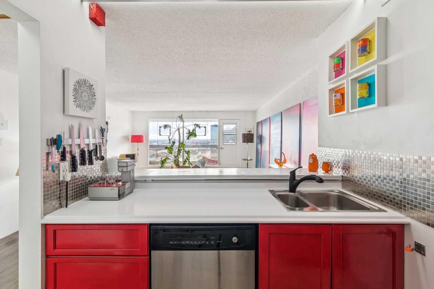 221 6 Avenue SE 2701