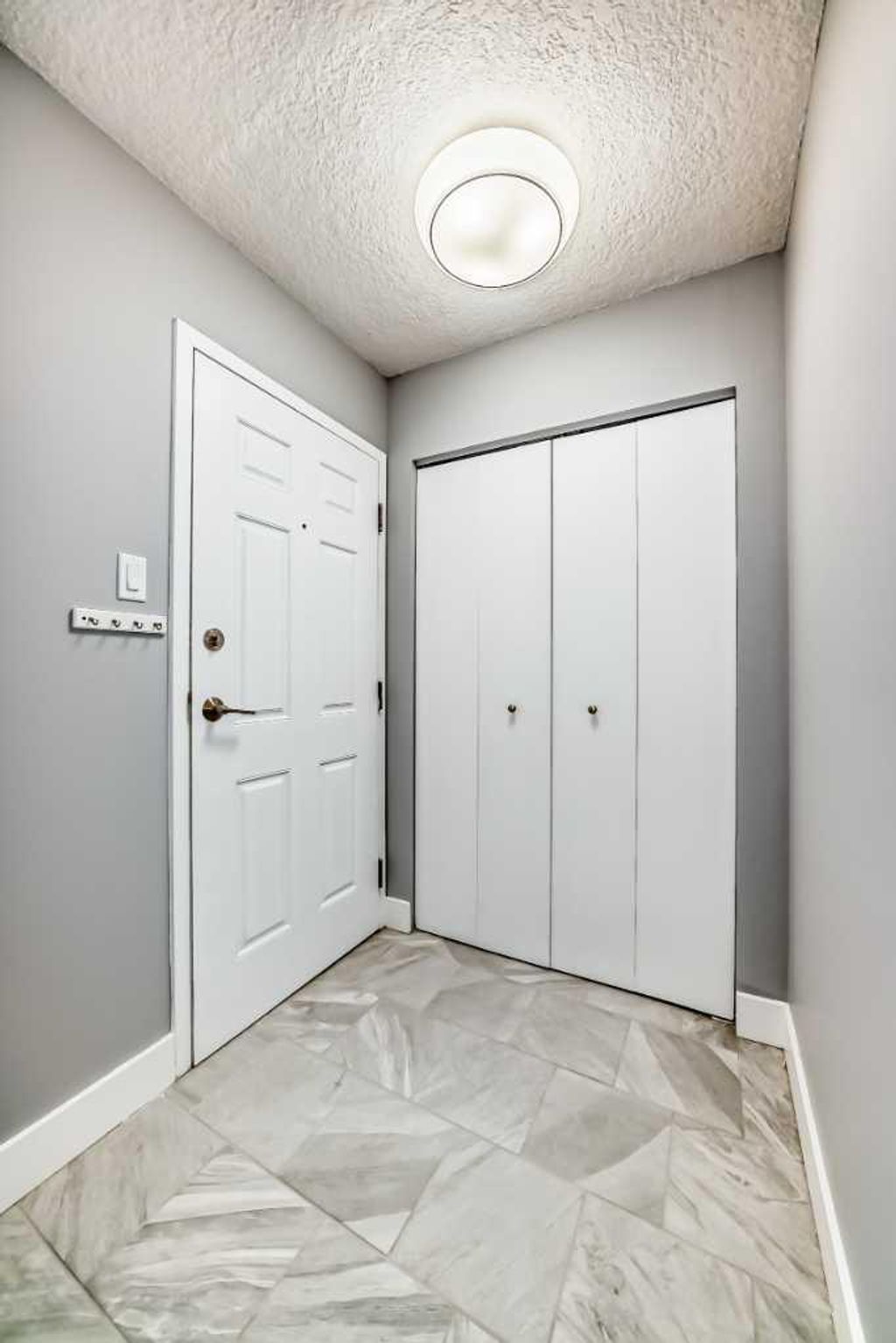 Photo of 537 14 Avenue SW #604, Calgary, AB T2R 0M7 (MLS # A2309980)