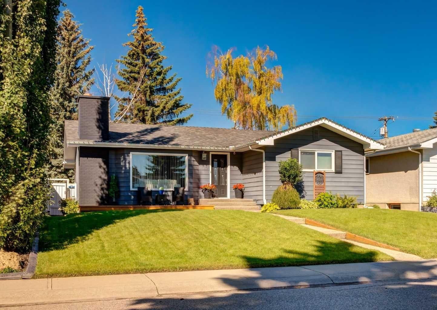 425 Woodland Crescent SE