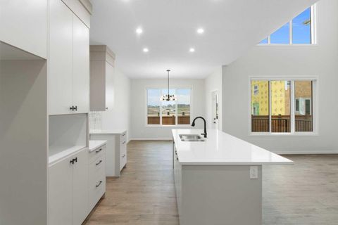 19839 44 Street SE Calgary AB T3M 4B7