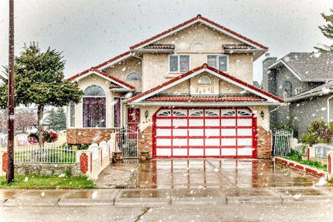 Photo of 952 Applewood Drive SE, Calgary, AB T2A 7N3 (MLS # A2311432)