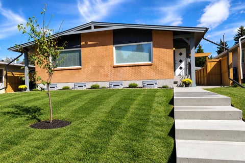 Photo of 2826 43 Street SW, Calgary, AB T3E 3N7 (MLS # A2352068)