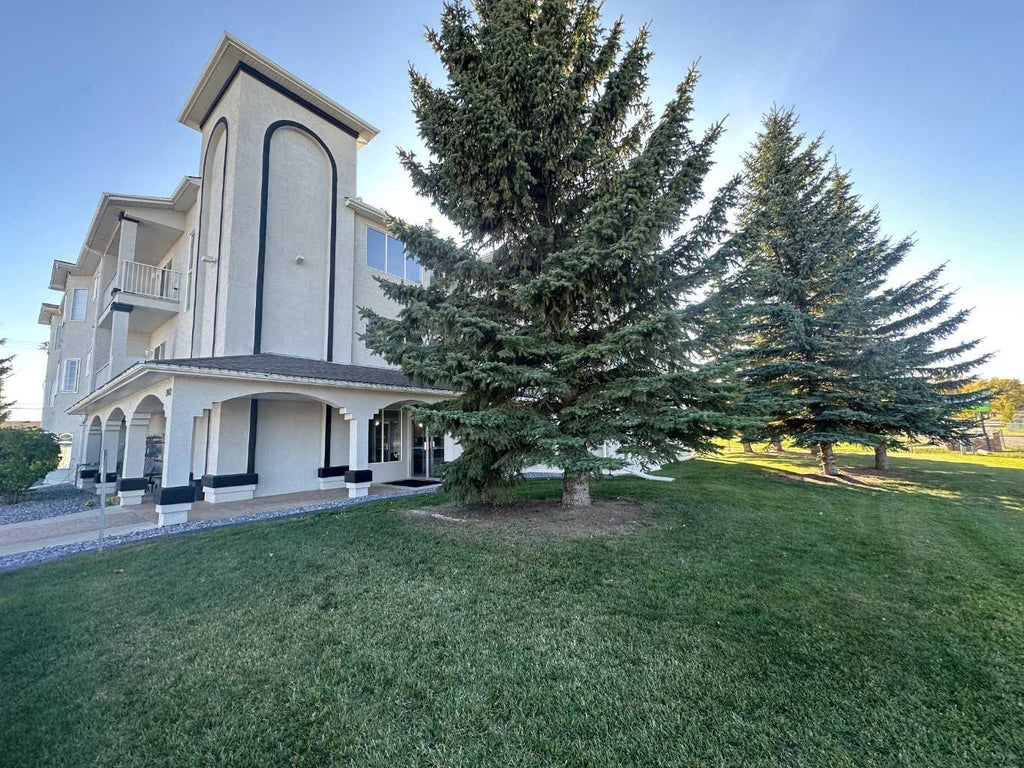 Photo of 1902 23 Street #303, Didsbury, AB T0M 0W0 (MLS # A2347146)