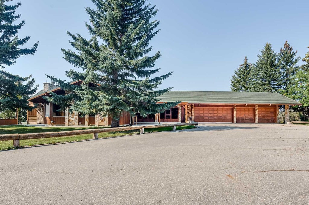 Photo of 273167 Range Road 25, Rural Rocky View County, AB T4B 4P6 (MLS # A2346028)