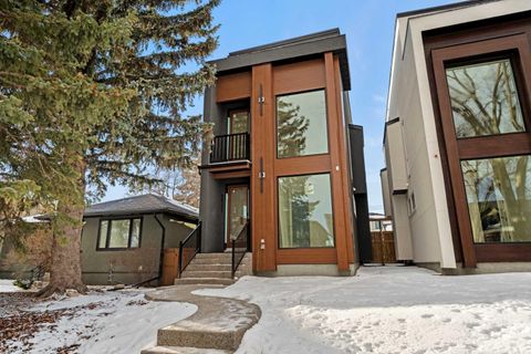2521 19A Street Calgary AB T2T 4Z1