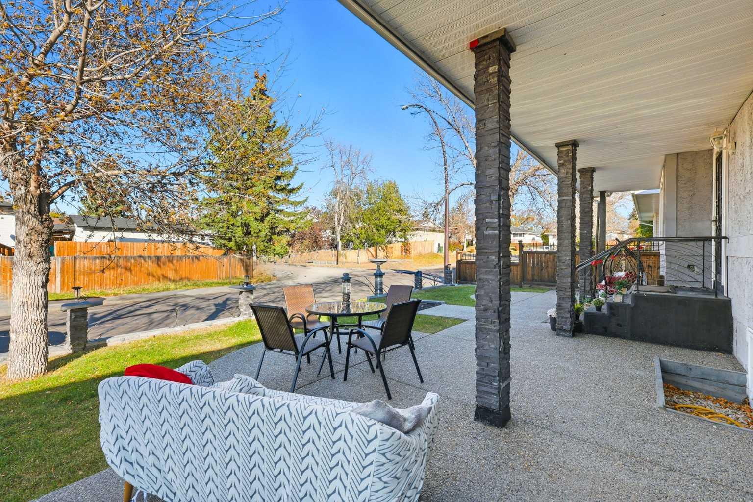 419 Whiteview Close NE