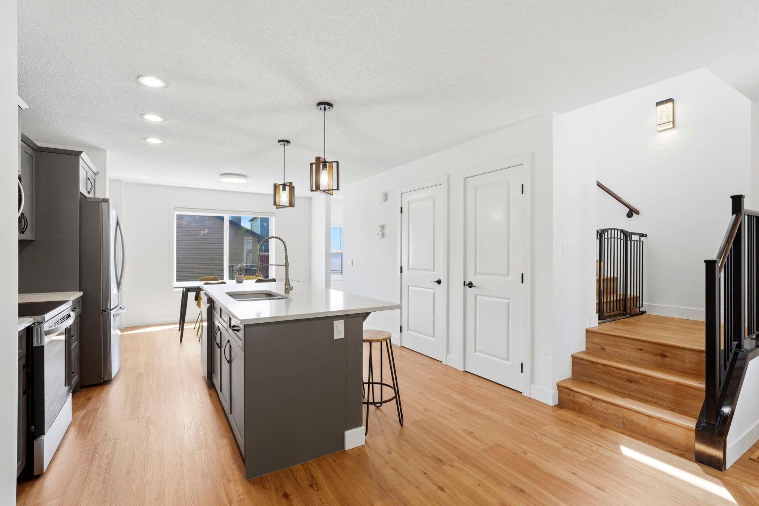 564 Evanston Drive NW