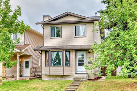 Photo of 110 Edgeburn Crescent NW, Calgary, AB T3A 4K3 (MLS # A2303724)