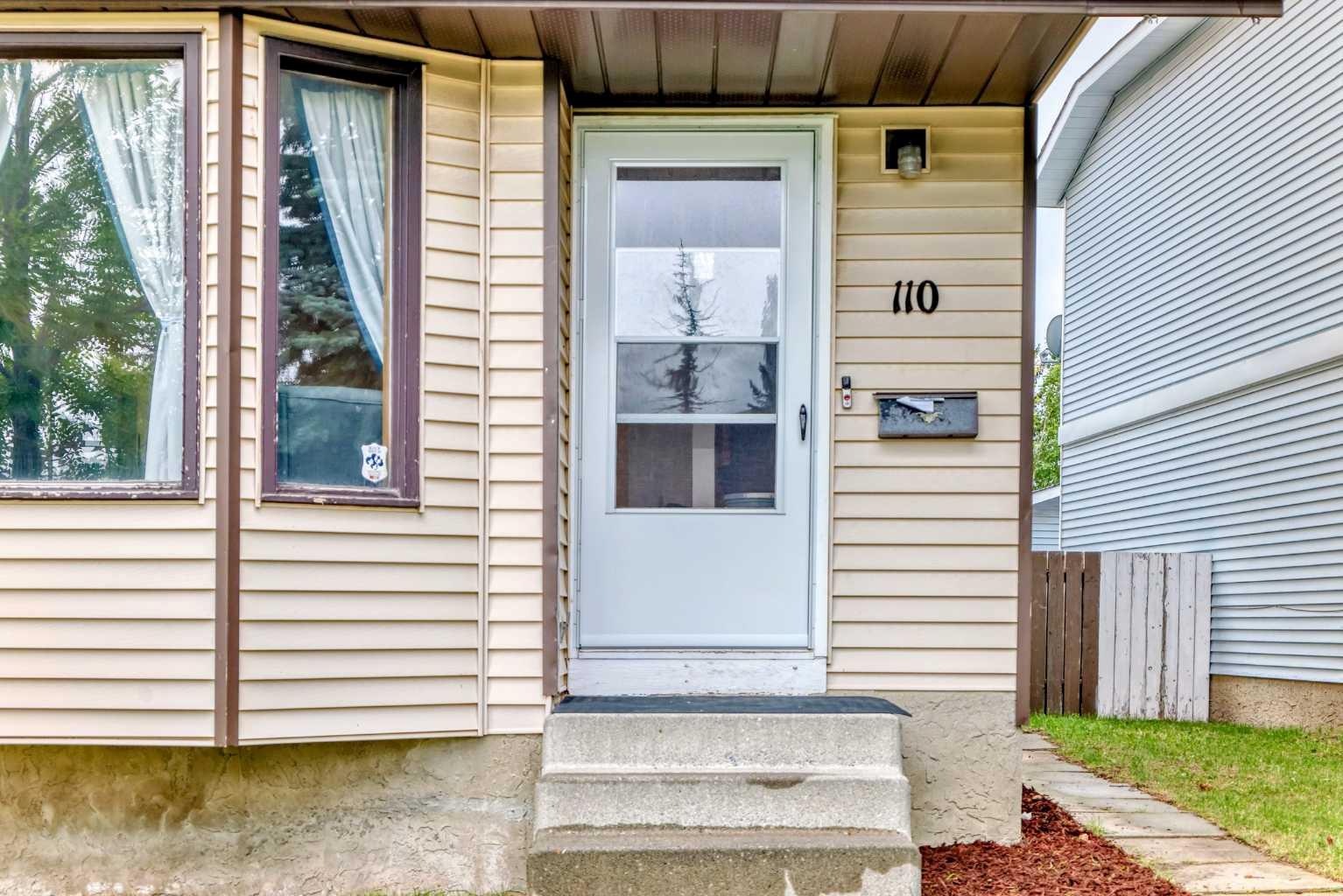 110 Edgeburn Crescent NW