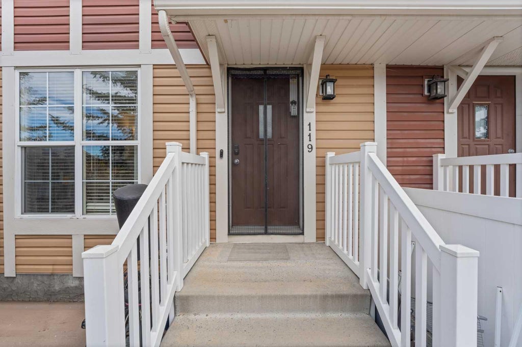 Photo of 119 New Brighton Villas SE, Calgary, AB T2Z 0T5 (MLS # A2354601)