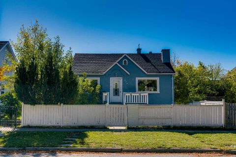 Photo of 129 18 Avenue NW, Calgary, AB T2M 0S9 (MLS # A2316925)