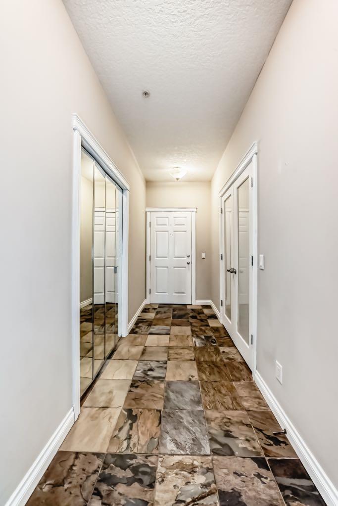 6 Hemlock Crescent SW 106