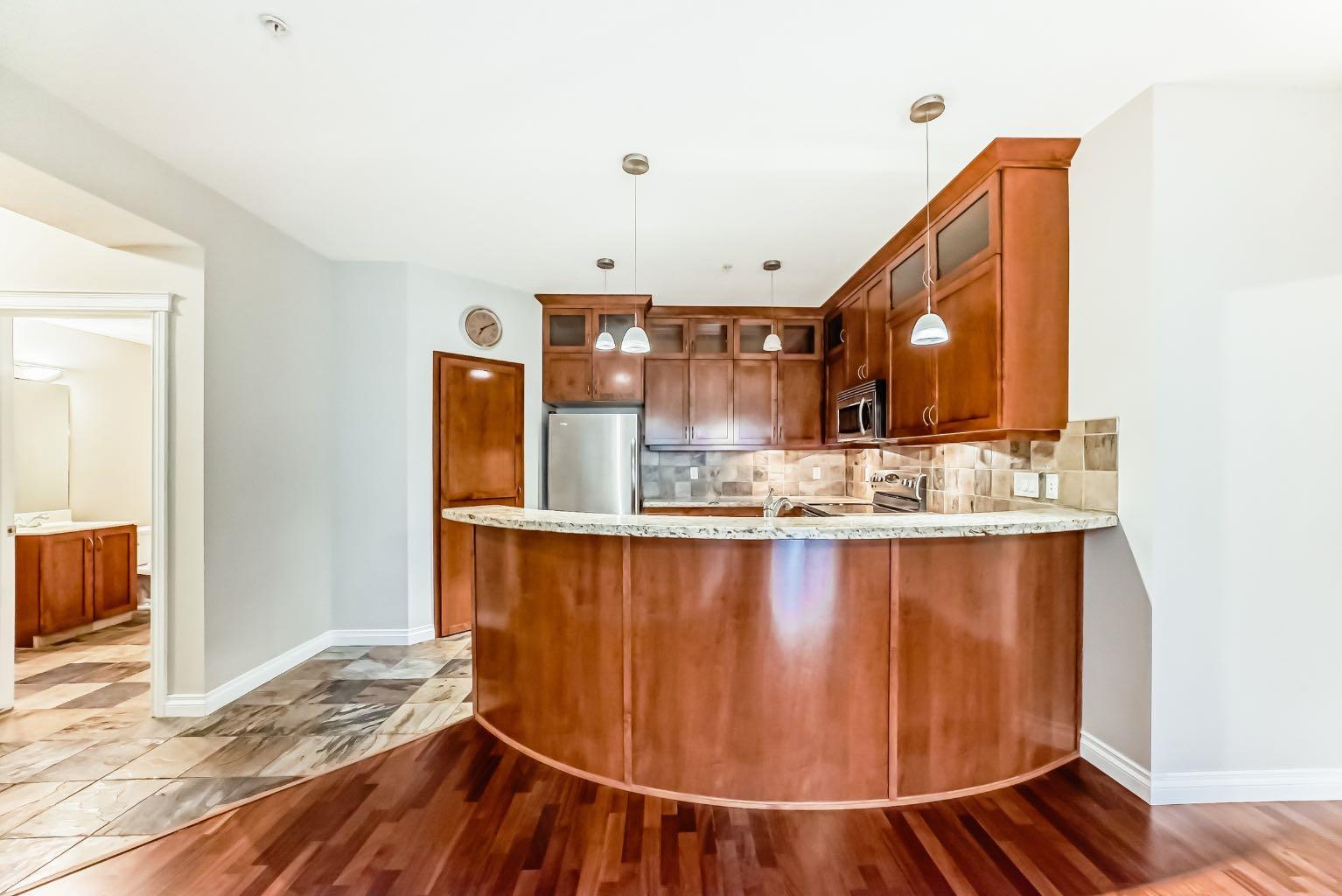 6 Hemlock Crescent SW 106