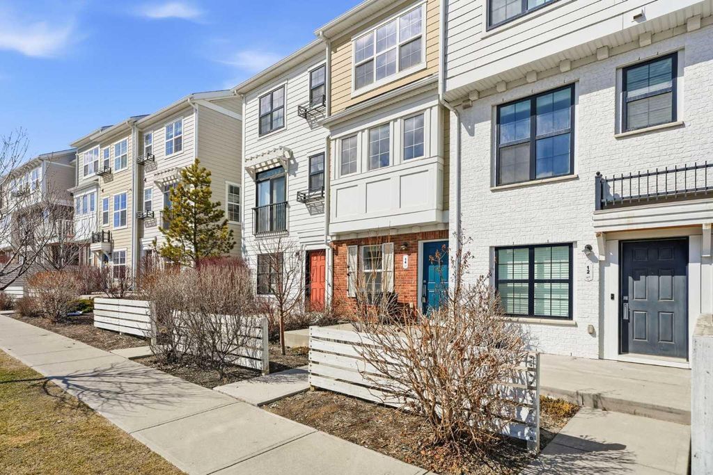 Photo of 14 Nolan Hill Gate NW, Calgary, AB T3R 0T9 (MLS # A2301271)