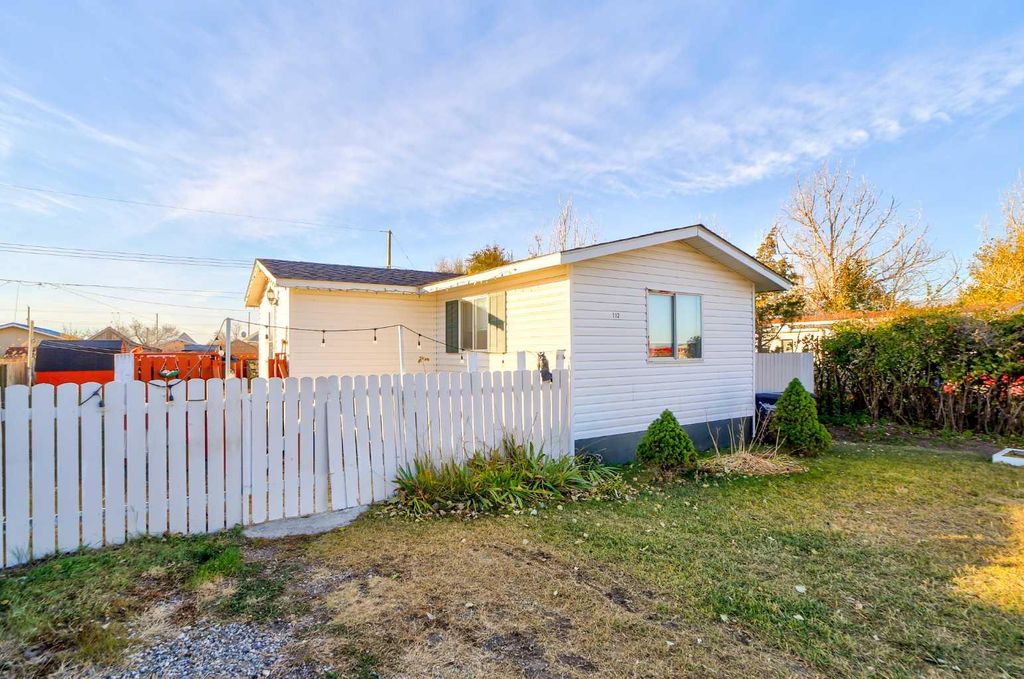 Photo of 112 11 Street, Fort Macleod, AB T0L 0Z0 (MLS # A2266555)