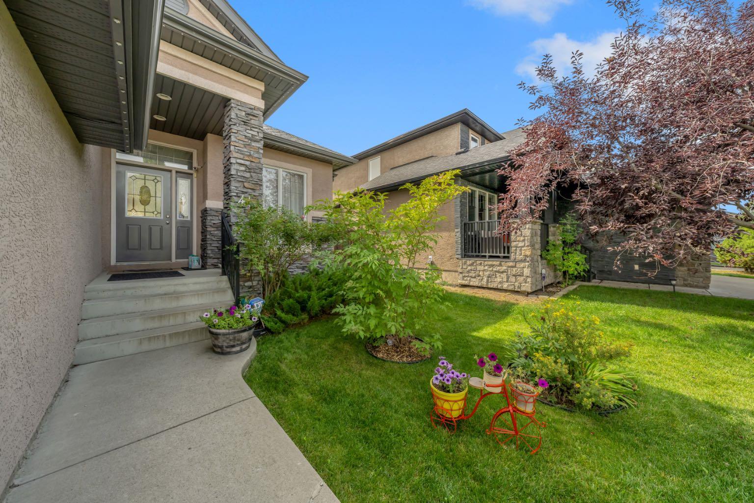 41 Evercreek Bluffs Crescent SW