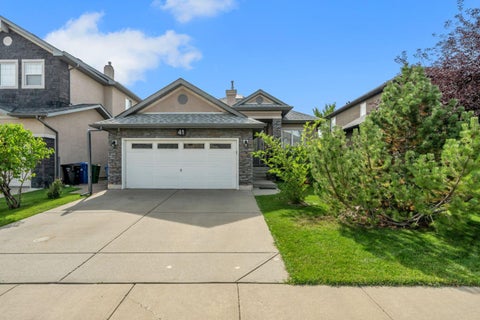 Photo of 41 Evercreek Bluffs Crescent SW, Calgary, AB T2Y 0B9 (MLS # A2345886)