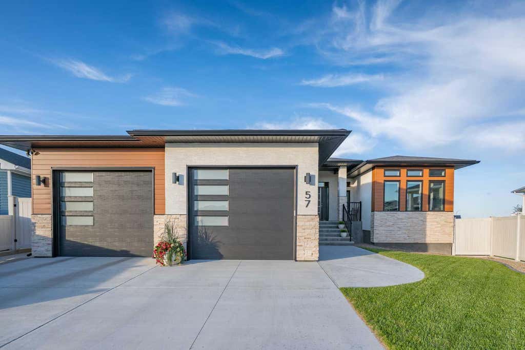 Photo of 57 Hamptons Gate SE, Medicine Hat, AB T1B 0N7 (MLS # A2339964)