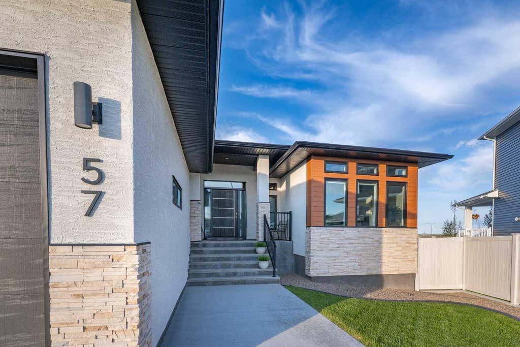 Photo of 57 Hamptons Gate SE, Medicine Hat, AB T1B 0N7 (MLS # A2339964)