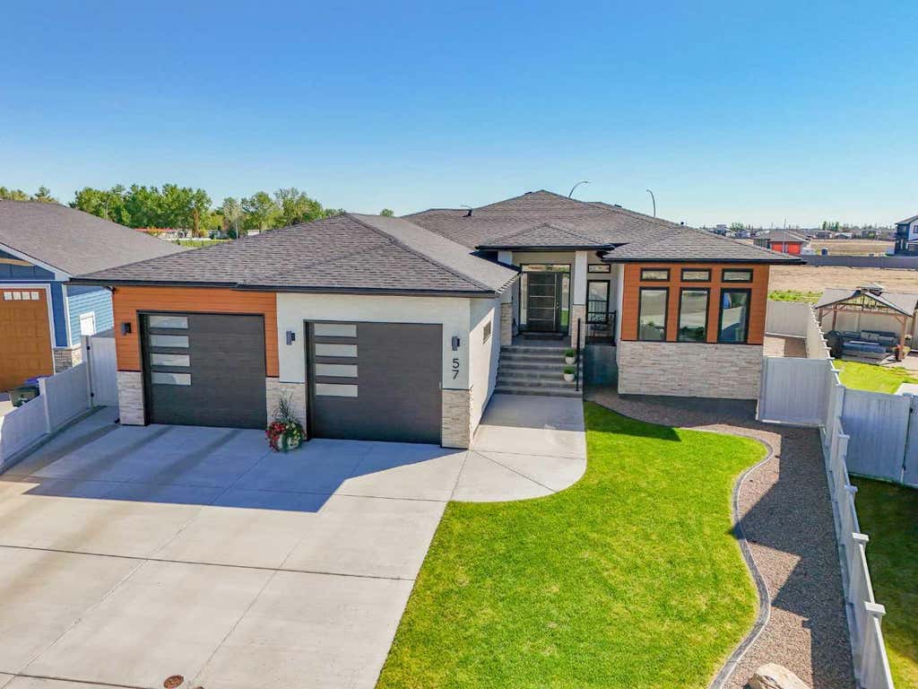 Photo of 57 Hamptons Gate SE, Medicine Hat, AB T1B 0N7 (MLS # A2339964)