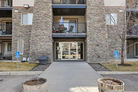 8 Bridlecrest Drive SW 2327 Calgary AB T2Y 0H7