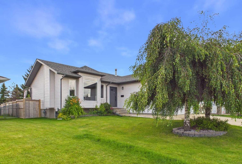 Photo of 38 Elana Crescent, Lacombe, AB T4L 2K8 (MLS # A2337312)