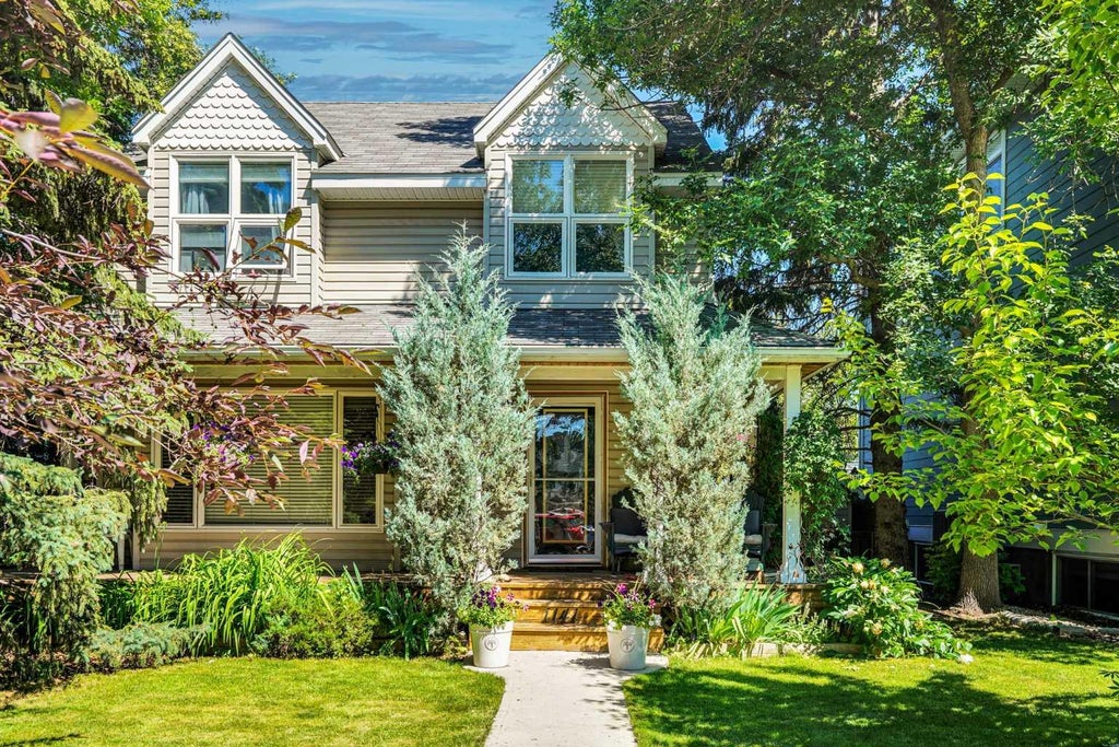 Photo of 1141 Regent Crescent NE, Calgary, AB T2E 5J6 (MLS # A2328866)