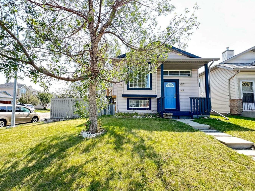 Photo of 152 Coverton Close NE, Calgary, AB T2Y 4M3 (MLS # A2348710)