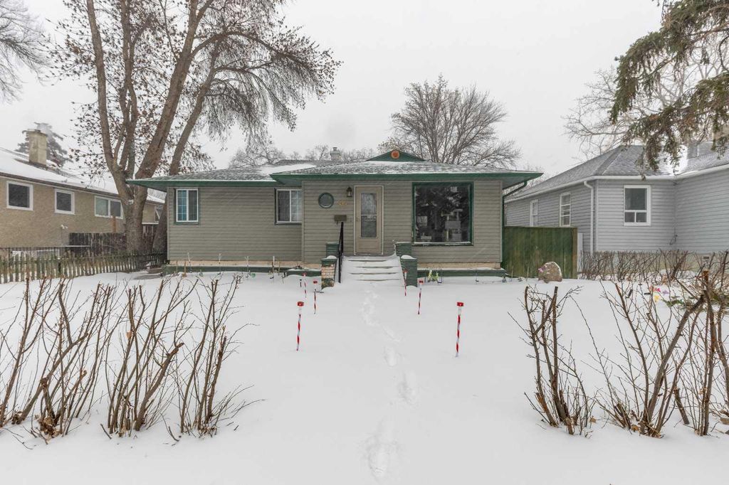 Photo of 819 8 Street S, Lethbridge, AB T1J 2K6 (MLS # A2286989)