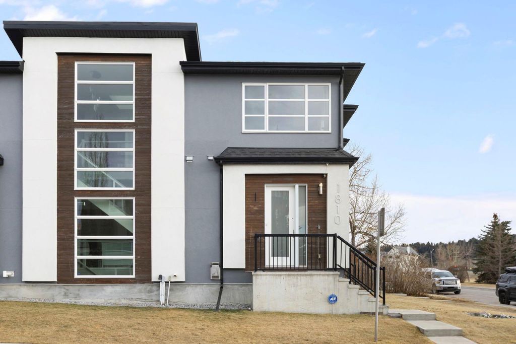 Photo of 1810 43 Street NW, Calgary, AB T3B 6E6 (MLS # A2311805)