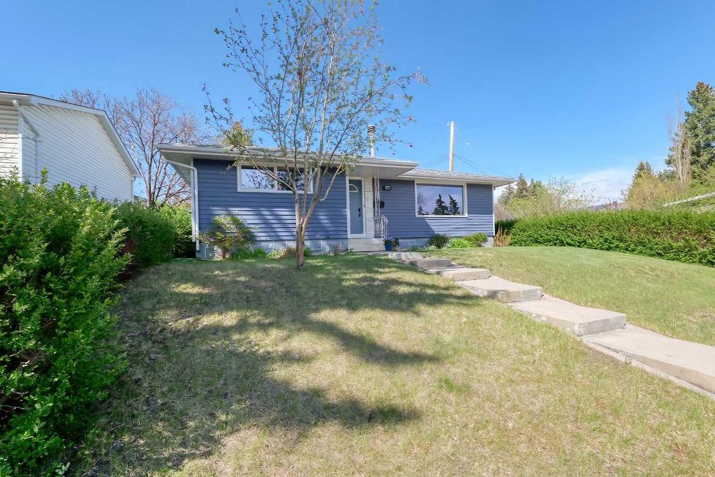 Photo of 5940 Dalkeith Hill NW, Calgary, AB T3A 1G6 (MLS # A2311940)