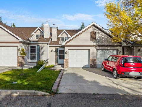 147 Somervale Park SW Calgary AB T2Y 3J4