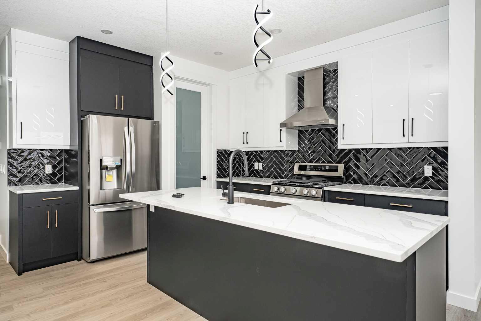 182 Lakewood Crescent