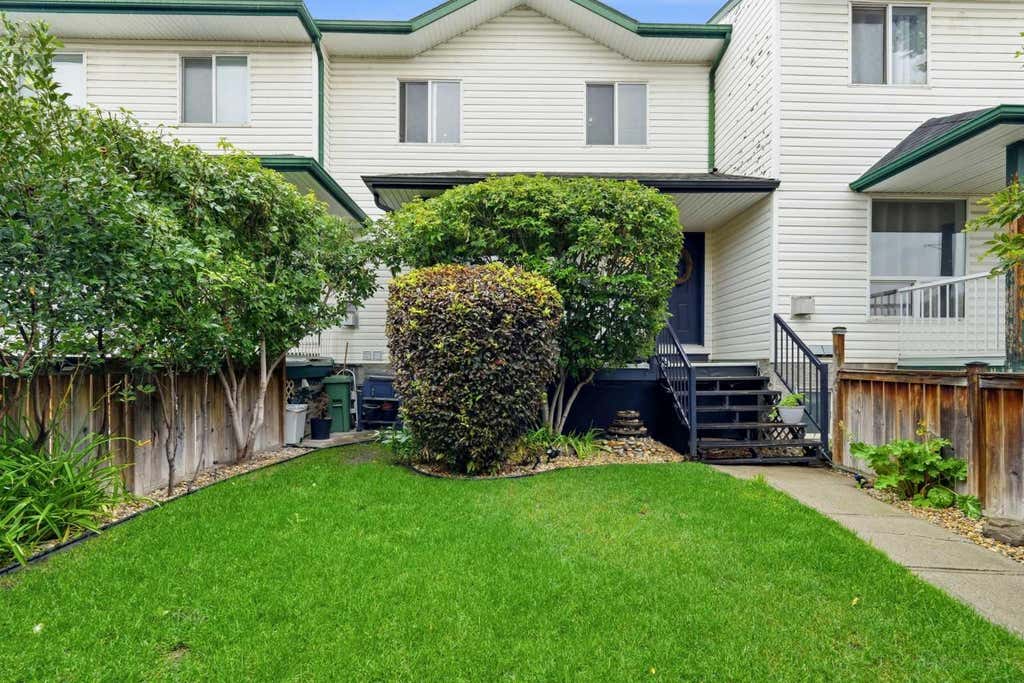 Photo of 42H Green Meadow Crescent, Strathmore, AB T1P 1H7 (MLS # A2337500)