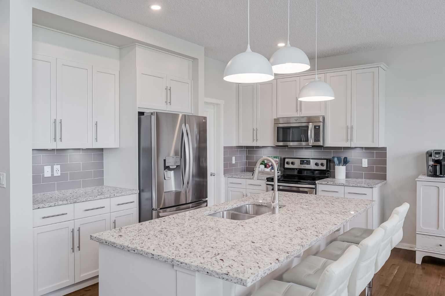 225 Kingsmere Cove SE