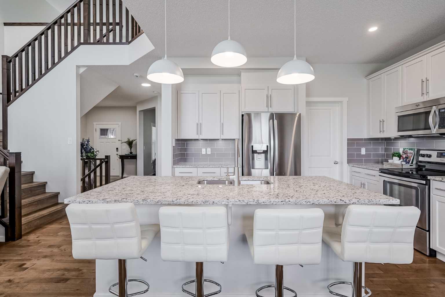 225 Kingsmere Cove SE