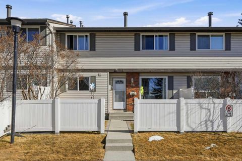 Photo of 740 Bracewood Drive SW #35, Calgary, AB T2W 3N3 (MLS # A2302611)
