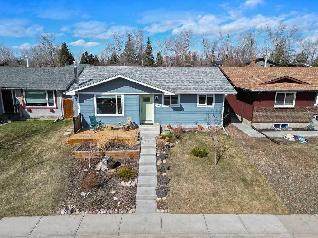 Photo of 264 Midridge Crescent SE, Calgary, AB T2X 1C6 (MLS # A2299375)