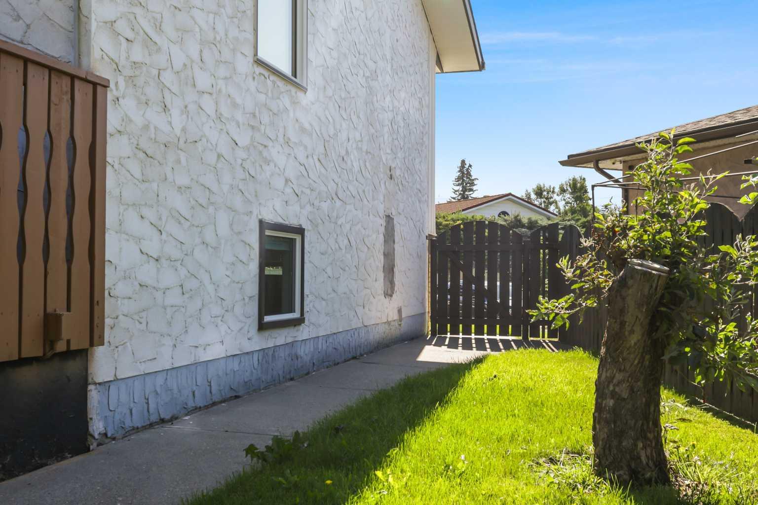 255 Penbrooke Way SE